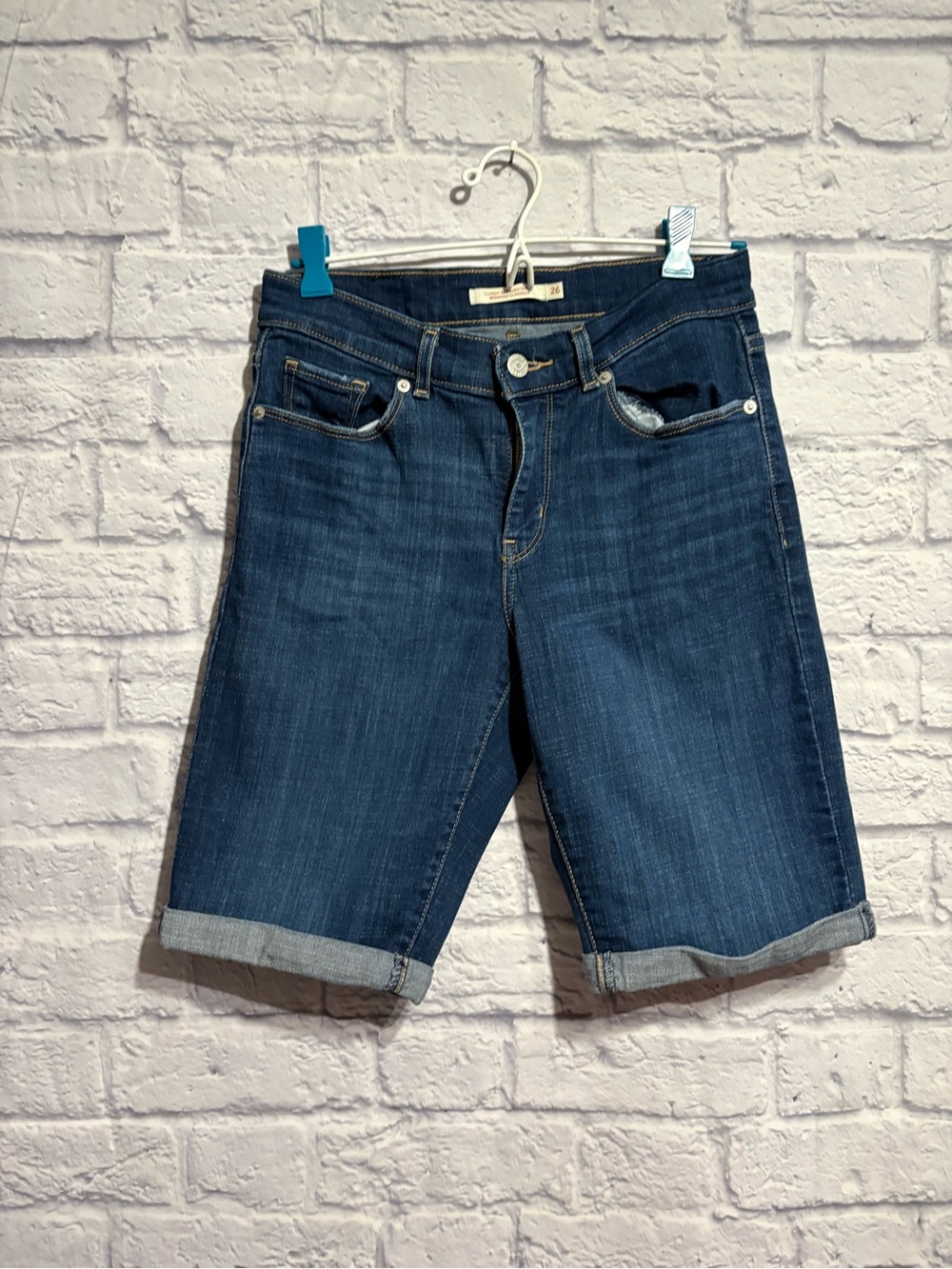 Levi’s Classic Dark Wash Denim Bermuda Shorts Size 26